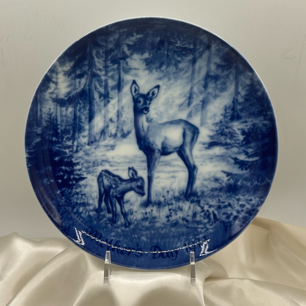 Mothers Day 1971 Plate. ROYALE Blue Winter China.
